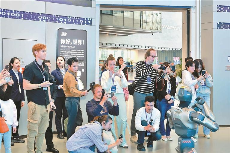 外媒近距离感受中国科创活力 赞光明科学城科技发展速度令人惊叹