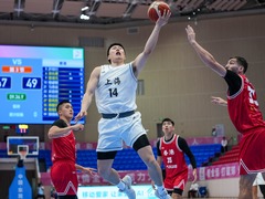 全运会男篮比赛：周琦和胡金秋“双塔”优势明显 争冠热门四川队大胜对手