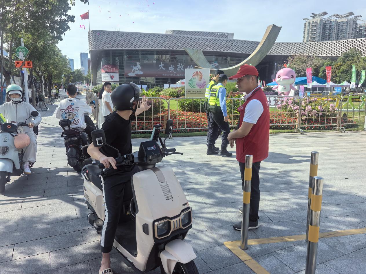 南山区退役军人红星志愿服务队助力十五运志愿服务