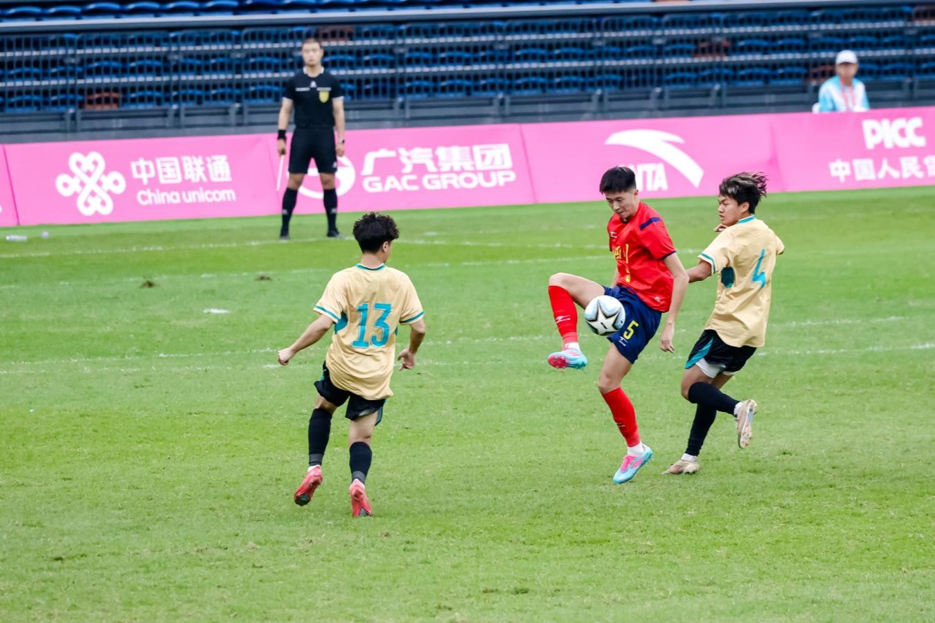 十五运会男足U20鏖战正酣,上海队一球险胜锁定出线先机