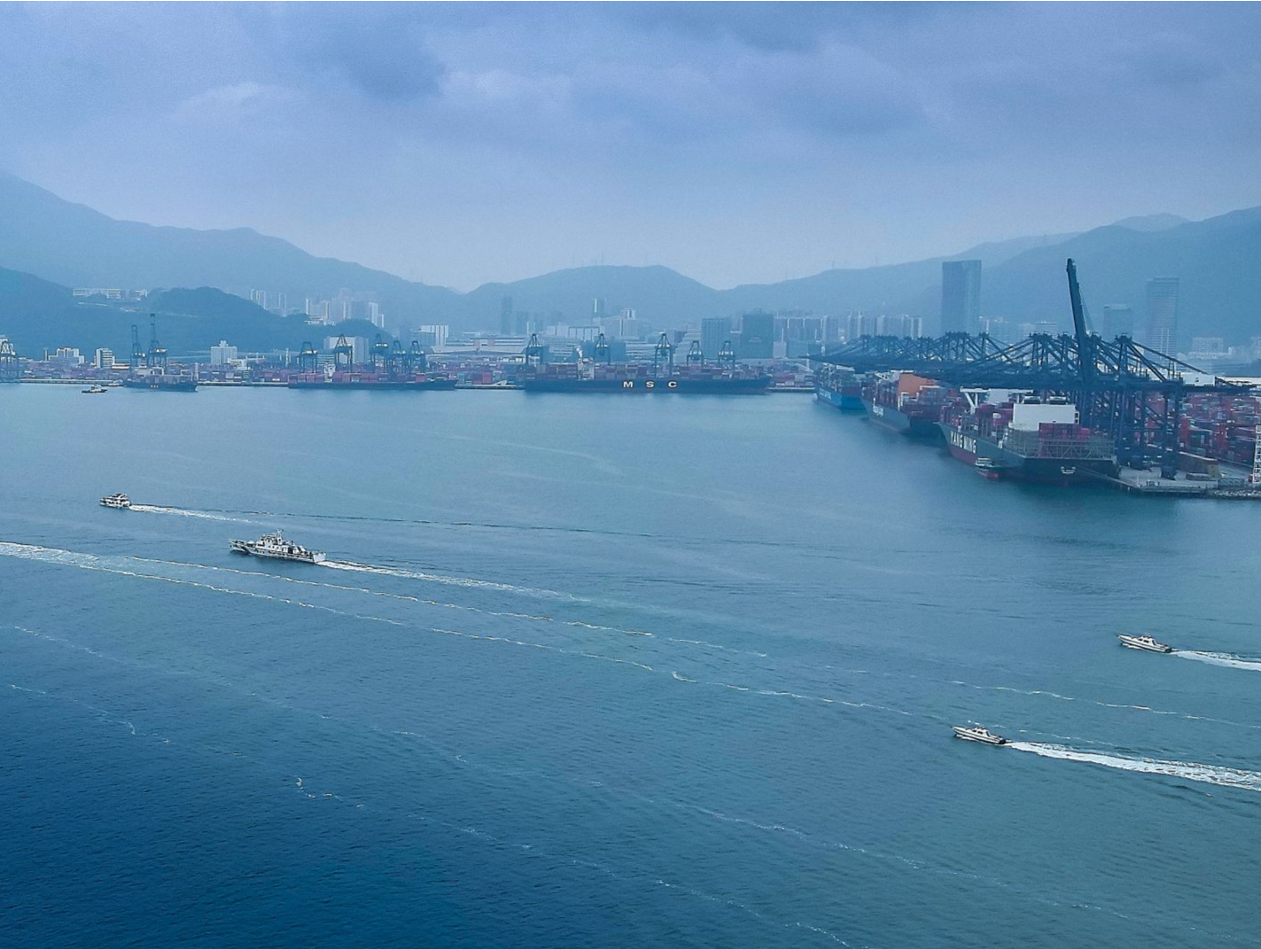 深圳海警局联合驻地涉海职能部门开展“清港清湾”联合执法行动