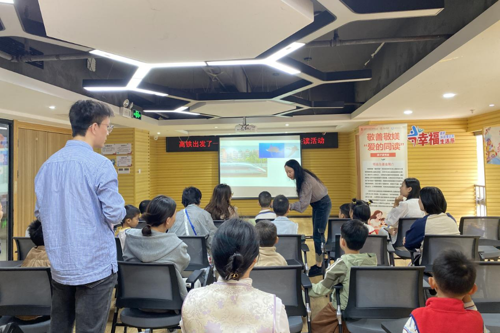 高铁为什么能跑那么快？民治龙塘社区这场科普活动“圈粉”亲子家庭