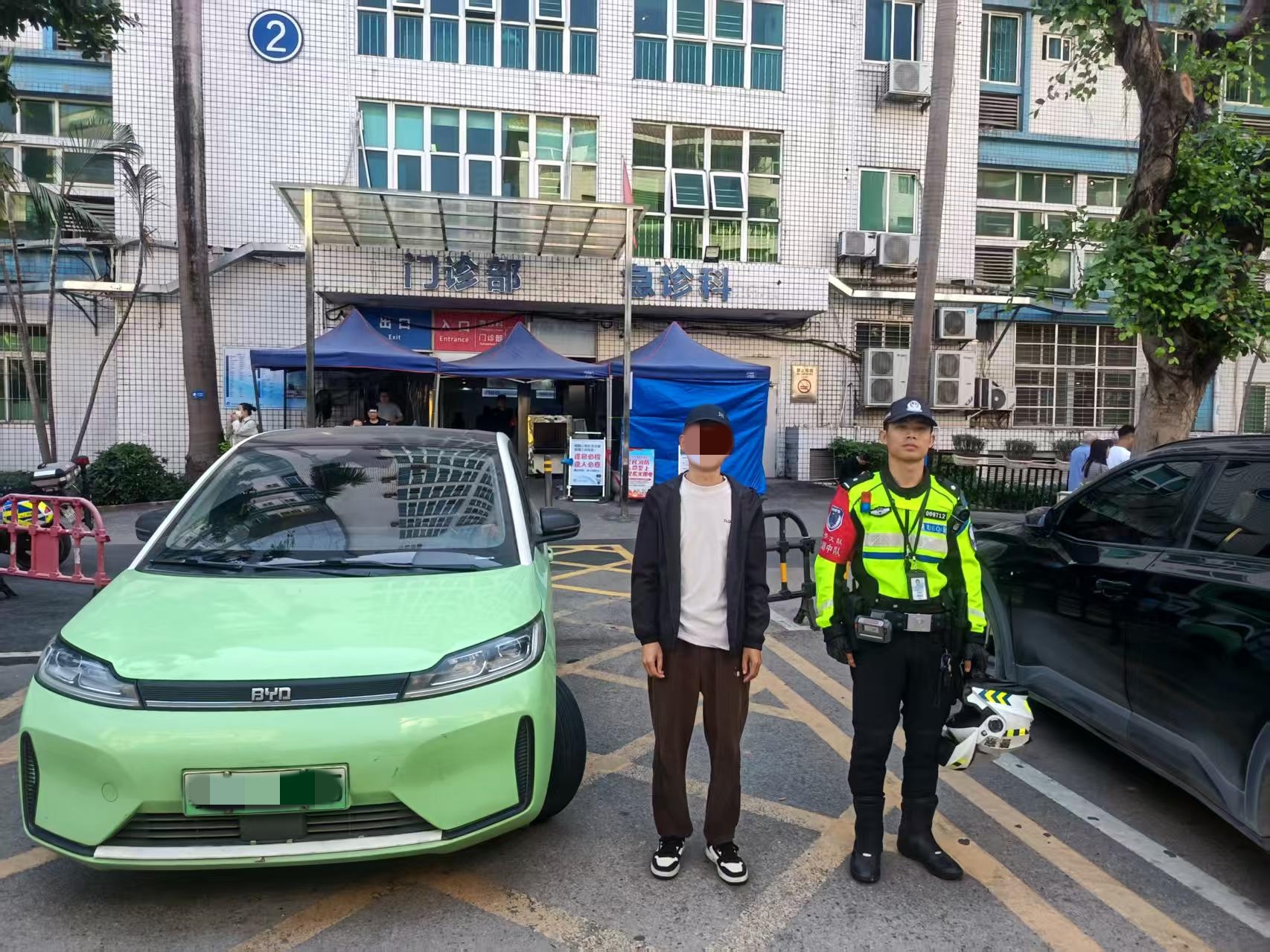 男子手臂被割伤情况危急,铁骑火速开道护送就医