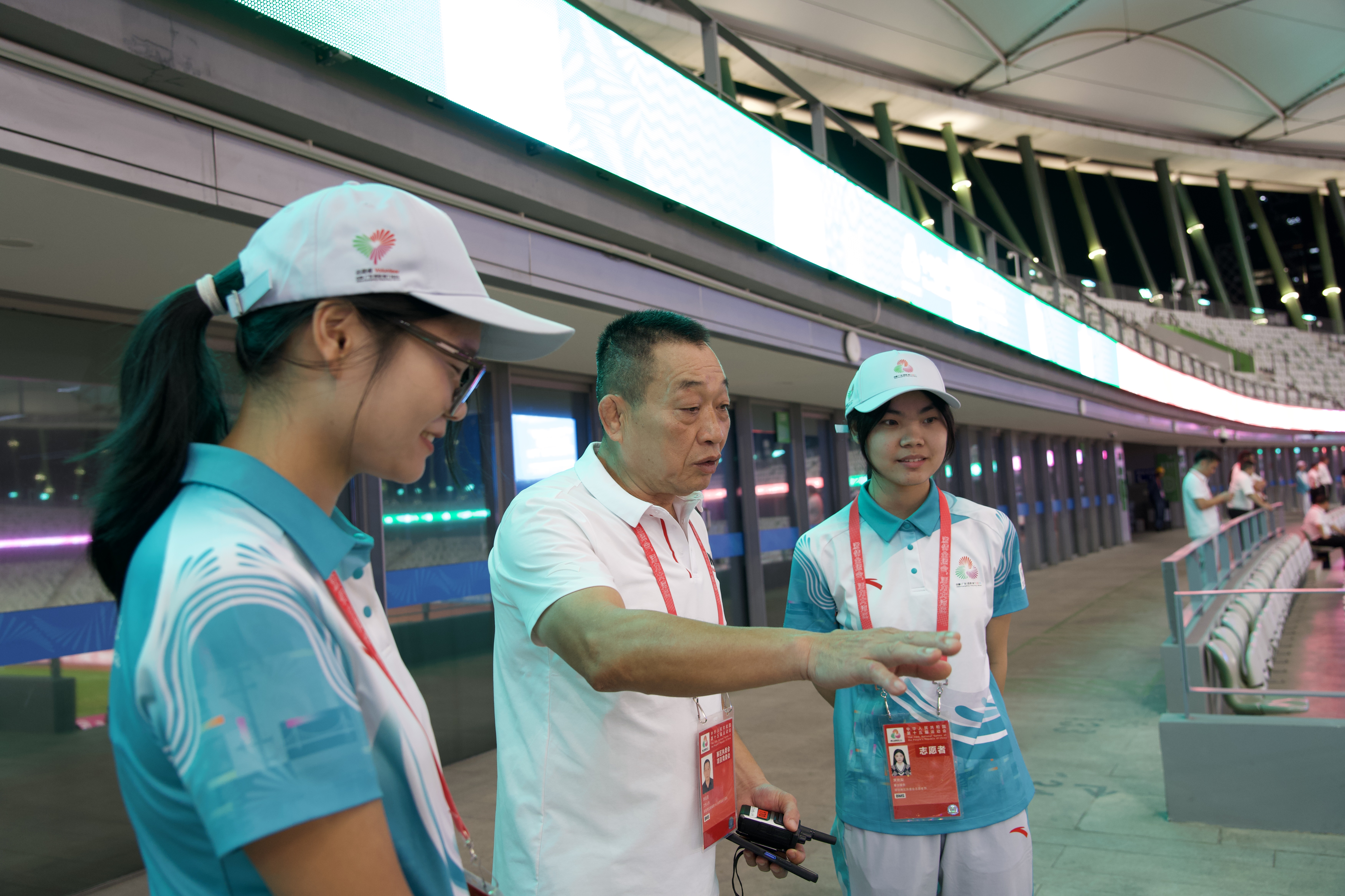 绿茵激战正酣！宝安赛区这群幕后守护者，用 “三心” 筑牢十五运保障线