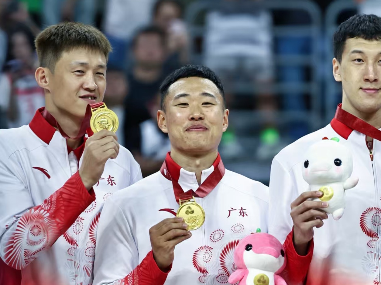 对话丨深圳烈豹贺希宁：“刀刃向内”的十五运冠军