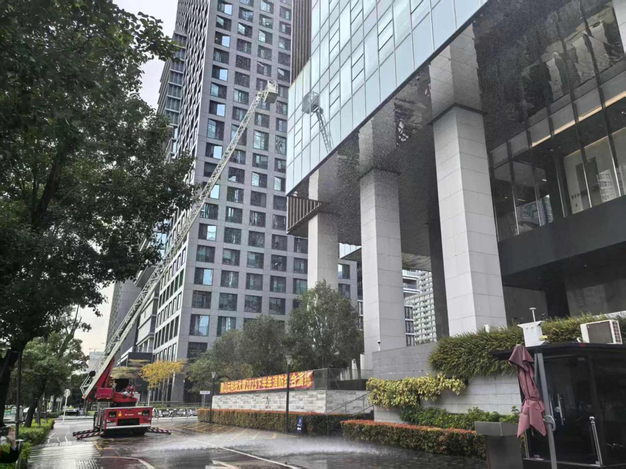 南山区云城社区党委开展高层楼宇消防演习 “以练筑防”守牢安全底线