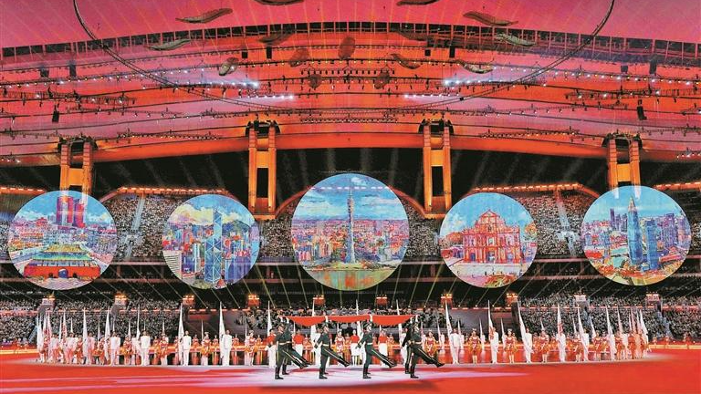 光明企业打造174米AI数字画卷惊艳亮相