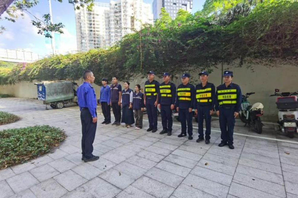 花海人潮里的暖心护航 华富街道圆满完成簕杜鹃赏花周保障任务