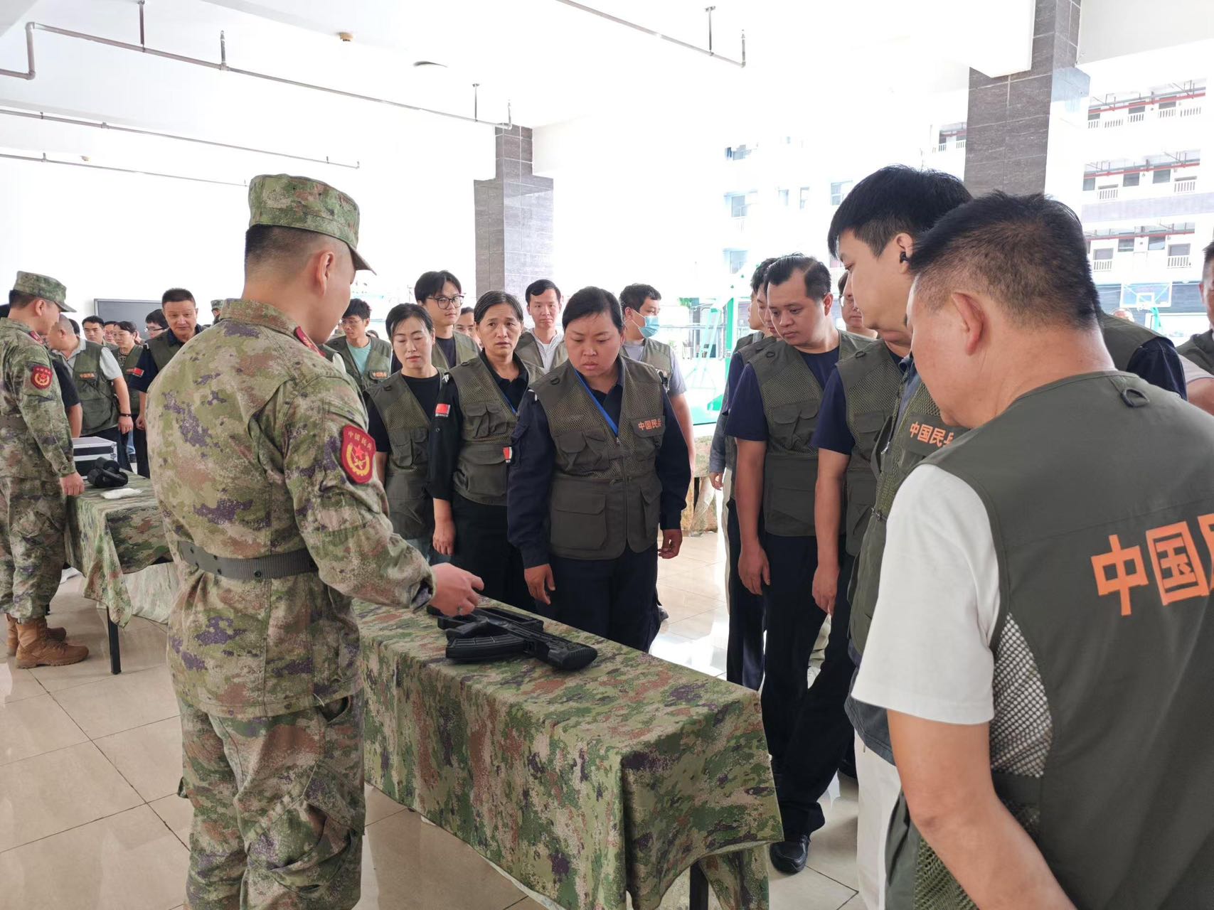 沙井衙边社区民兵沉浸式体验国防教育