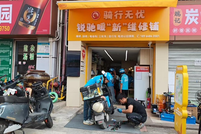 一家维修铺的“焕新”与一位骑手的“蜕变”:桃源街道探索基层治理“双向奔赴”新路径