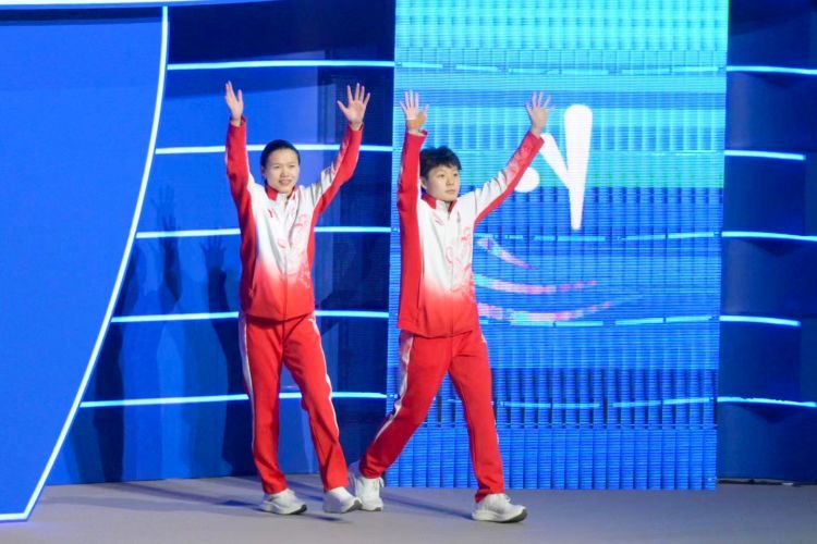 中山“双子星”陈艺文林珊包揽3米板跳水前两名！广东女团剑指金牌