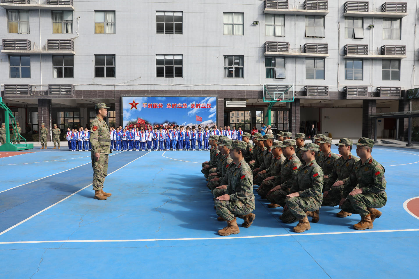 宝安区沙井街道“军事日”活动点燃学子爱国强军情