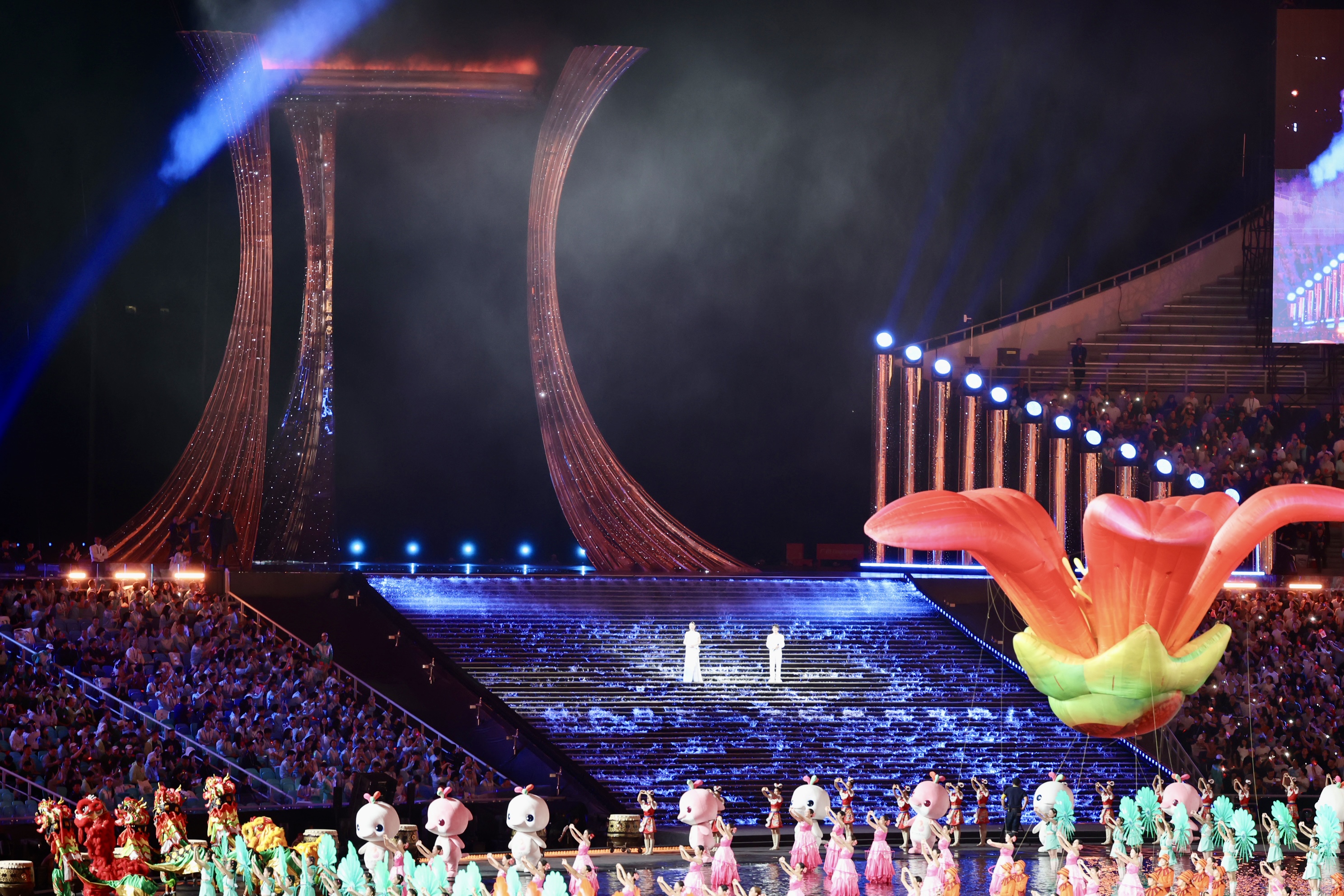 “简约而不简单”的十五运会开幕式，向世界展示充满活力、自信开放的粤港澳大湾区