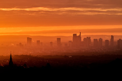 （外代一线）（1）法兰克福：日出时分