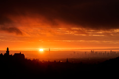 （外代一线）（3）法兰克福：日出时分