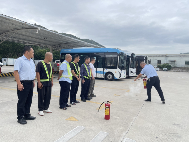 筑牢安全防线,深巴松湖车队开展场站消防演练培训