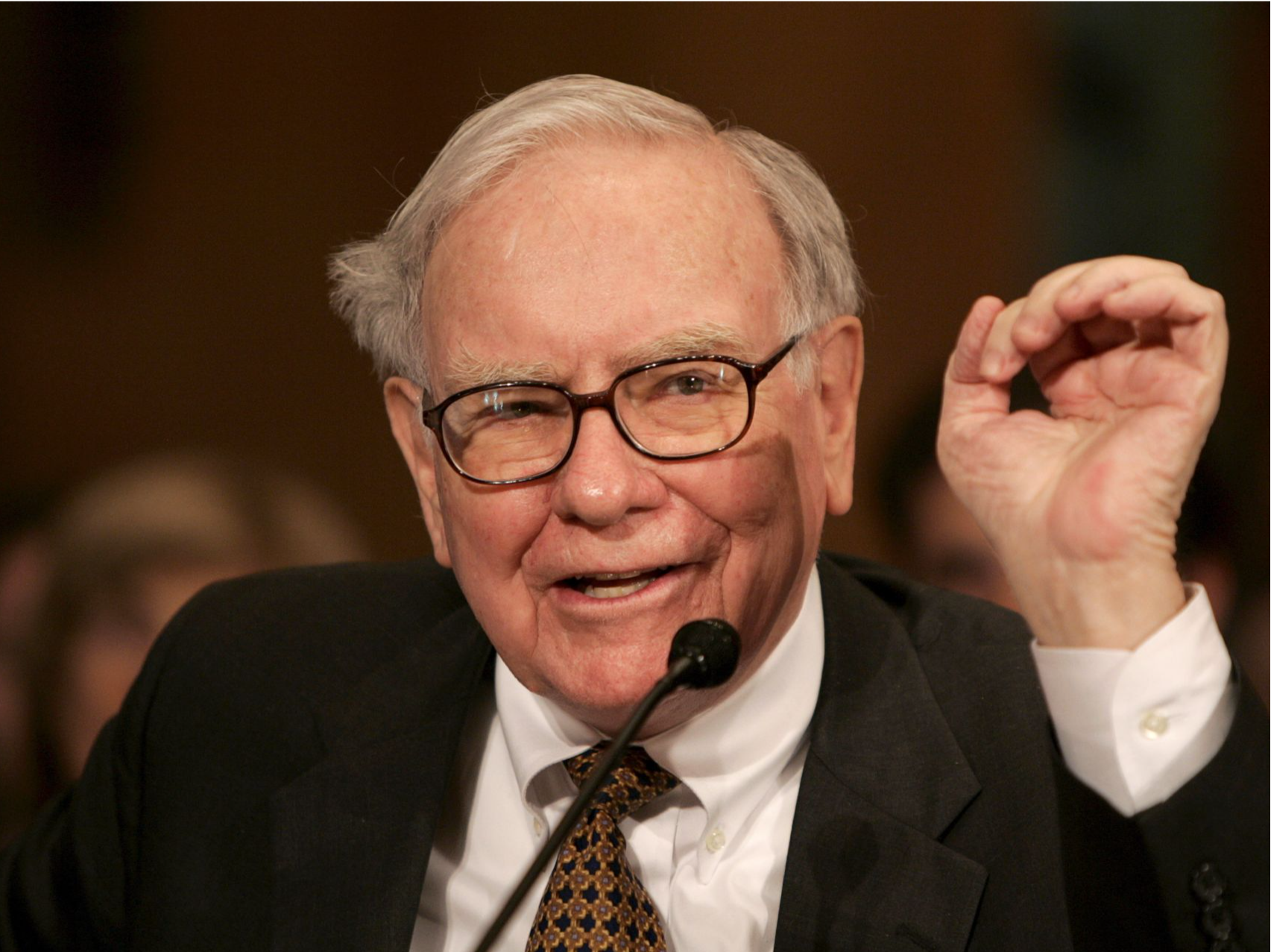 “卖飞”500亿美元后，巴菲特再次减持苹果股票 