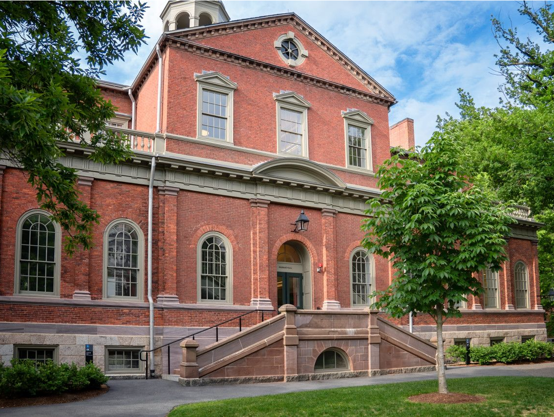 被曝与爱泼斯坦关系密切，美前财长萨默斯宣布暂停在哈佛教学 