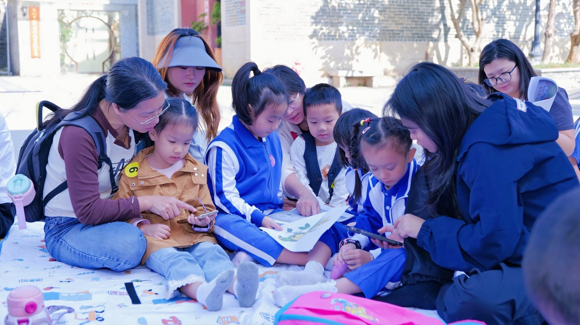 福永文昌小学师生家长在凤凰古村感受读书的魅力
