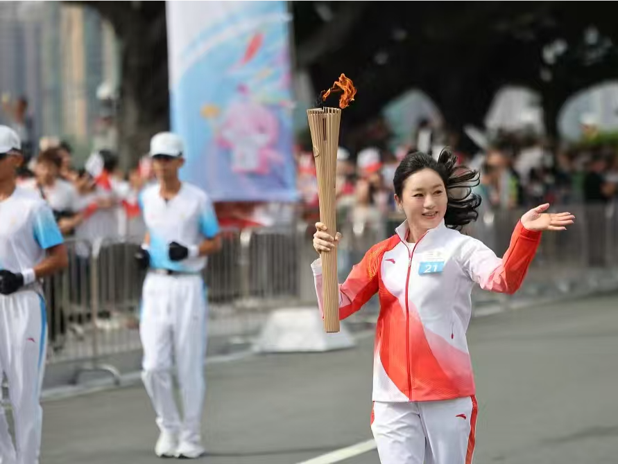 从粤剧舞台到全运跑道，粤剧表演艺术家曾小敏以文艺“薪火”传递湾区梦想