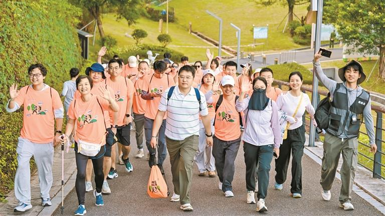 玉塘街道举办“穿林寻玉·雁岭徒步”活动