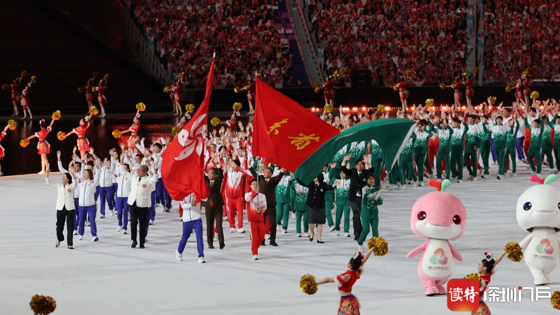 十五运会开幕式上，粤港澳三地代表团同时入场