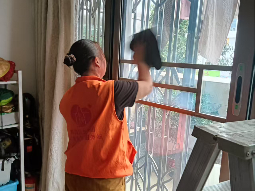 家政上门解难题！龙岗街道2025“南粤家政”公益活动暖了优抚对象心