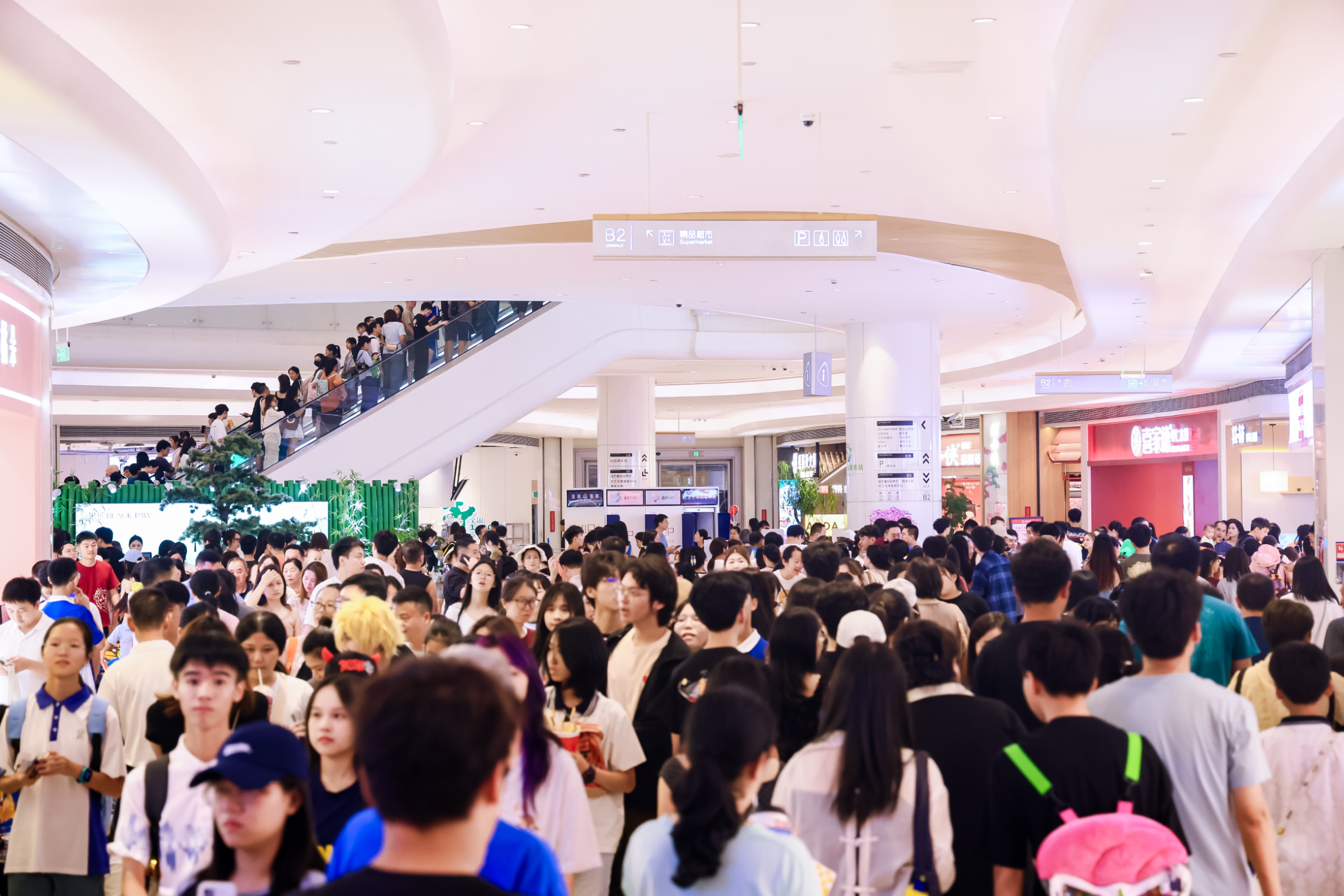 晶报特别报道 | 前海宝中商圈：湾区“流量王” 入选2025年广东省级特色步行街（商圈）