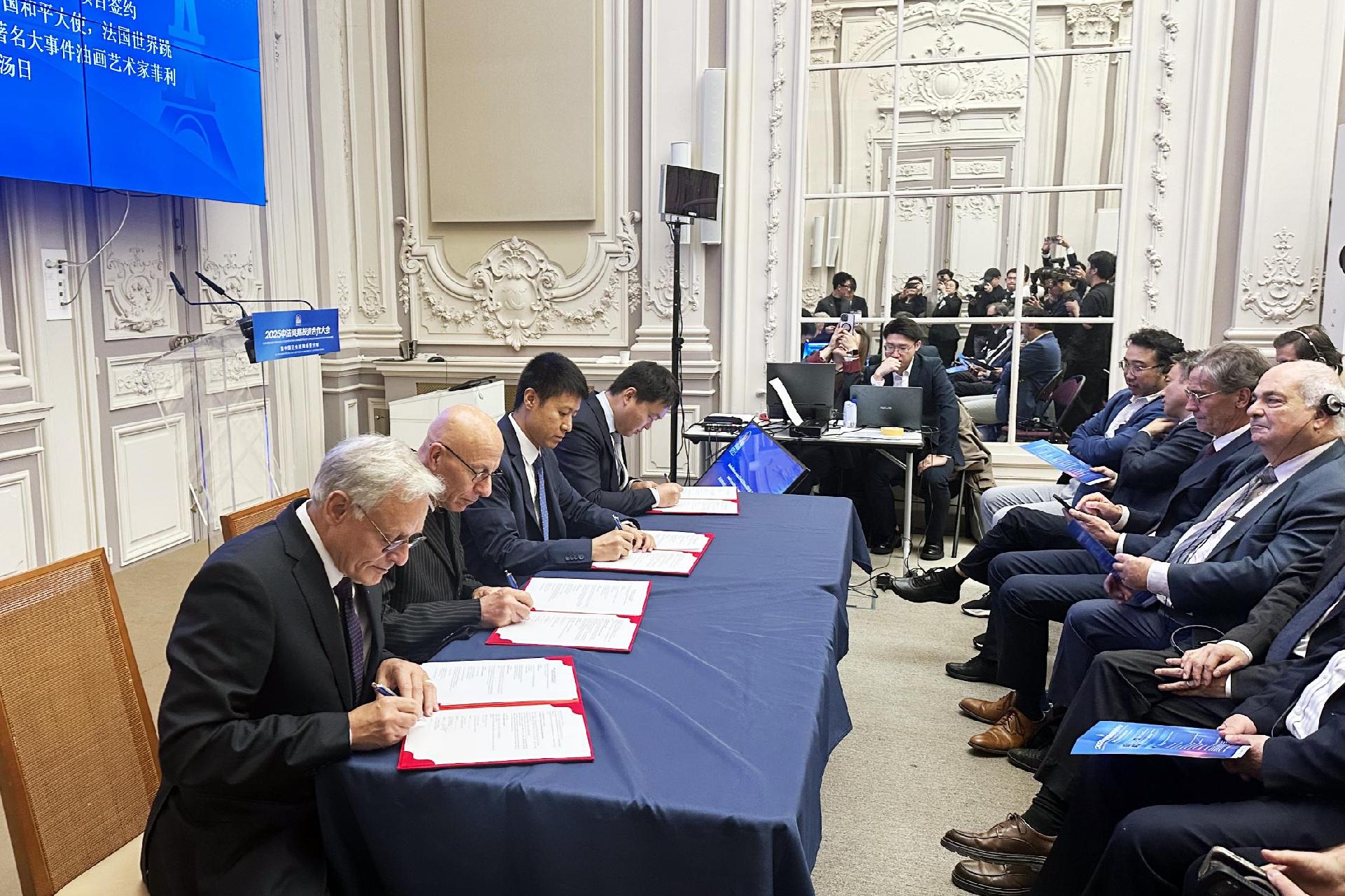 中法联手打造艺术盛宴 世界首场世遗背景无人机秀明年亮相法国圣米歇尔山