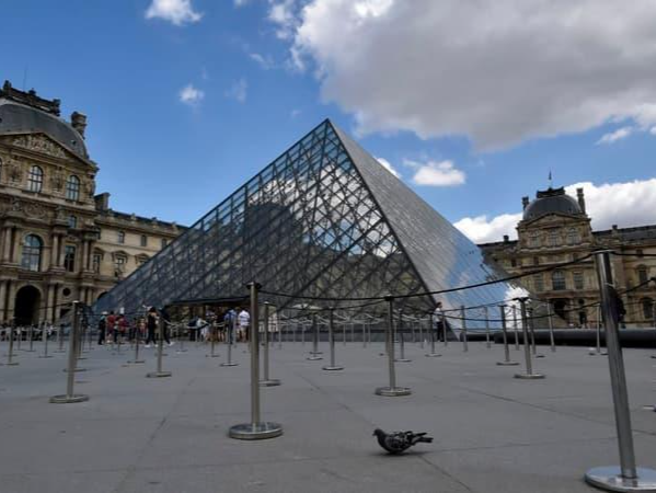 法国卢浮宫盗窃案又有4人被捕，被盗珠宝仍下落不明