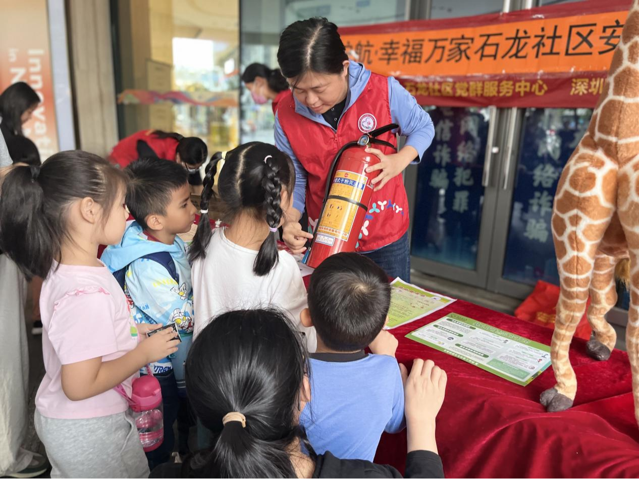 趣味互动强技能!石岩石龙社区嘉年华,全方位提升居民应急能力