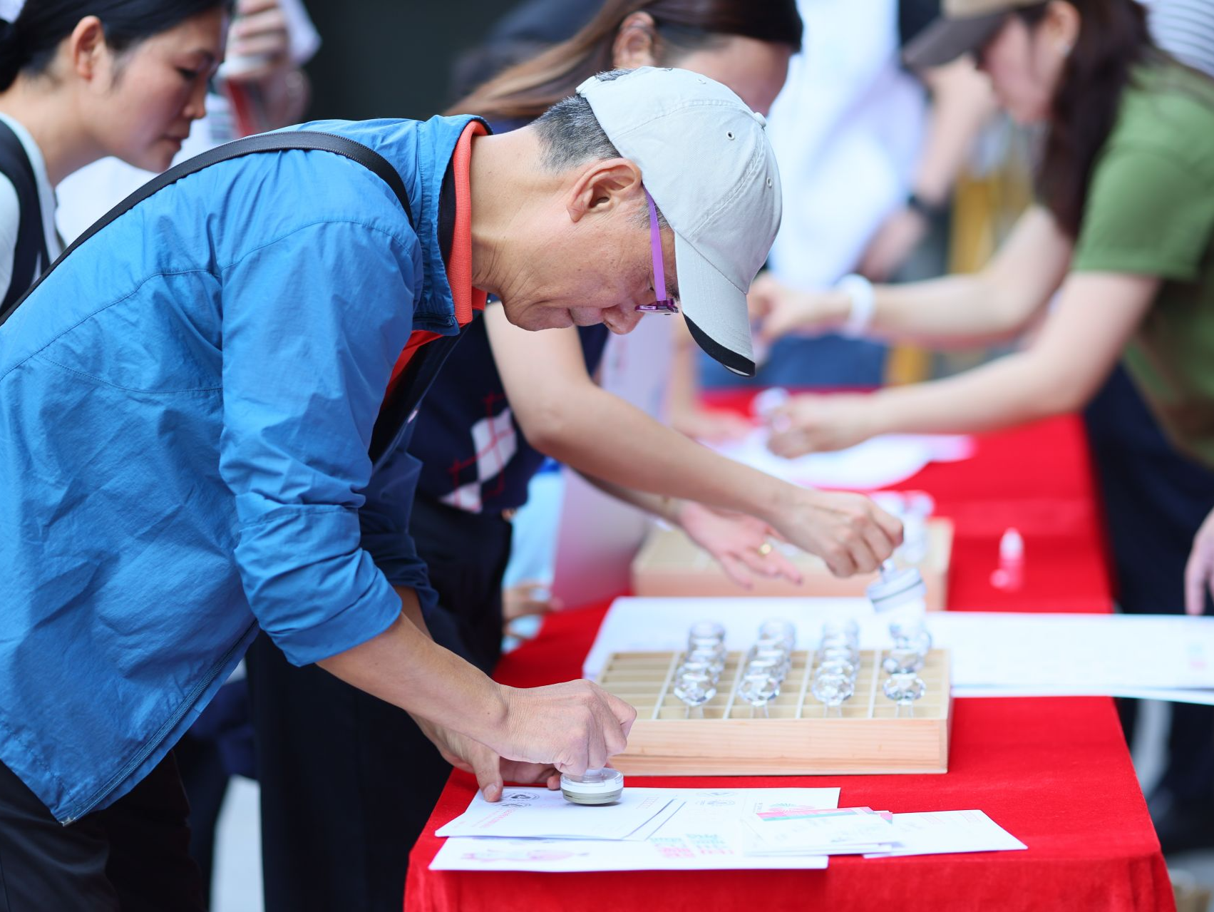《中华人民共和国第十五届运动会》纪念邮票在深圳举办首发仪式