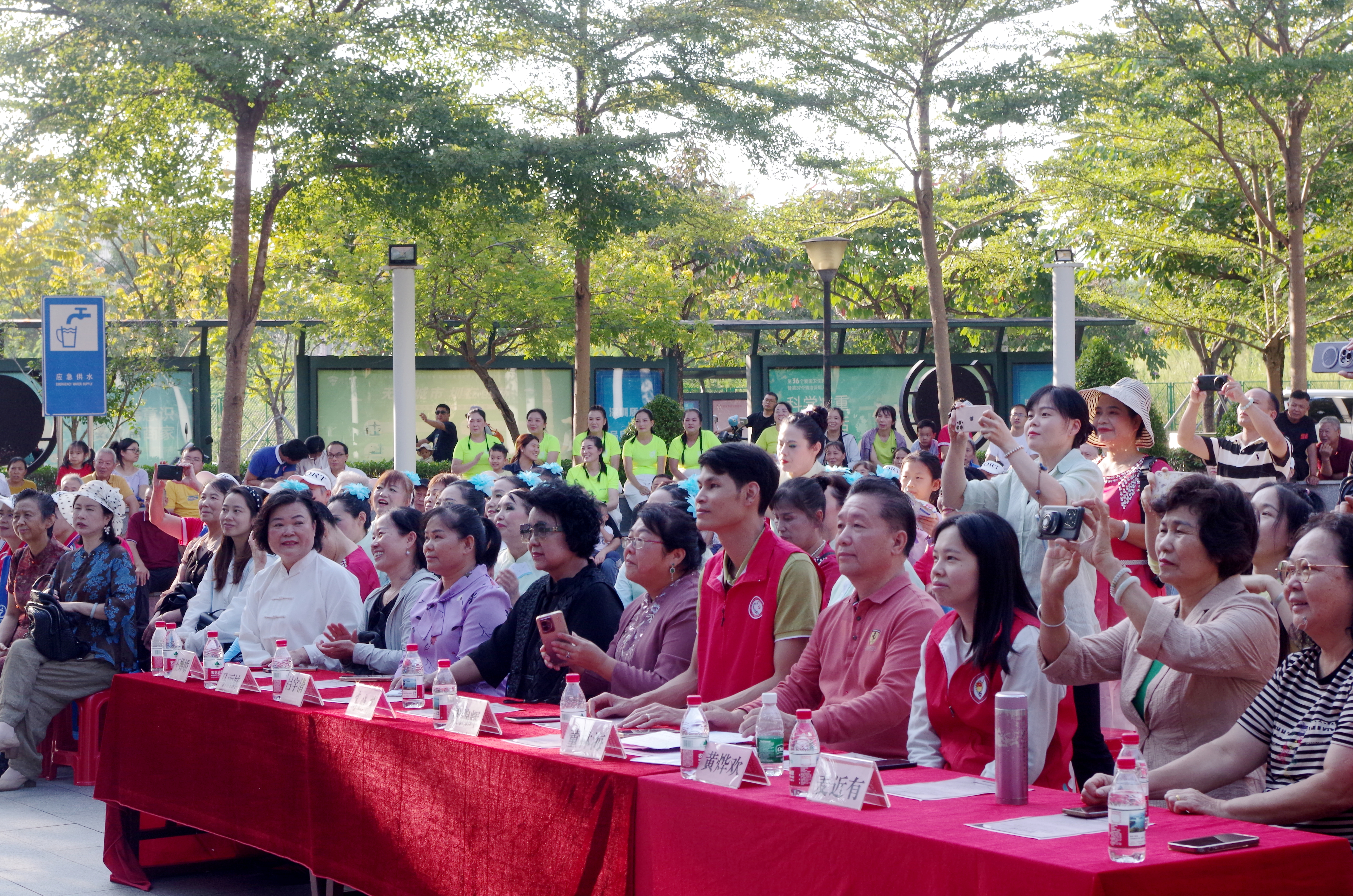 光明东周社区“幸福老人计划”绘就邻里融合新篇章