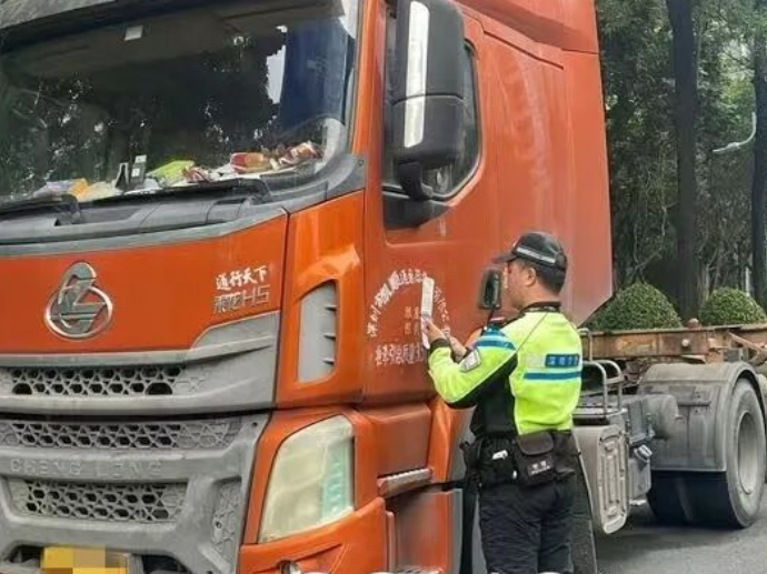 龙岗区吉华街道持续开展机动车违停专项整治，累计查处2539宗