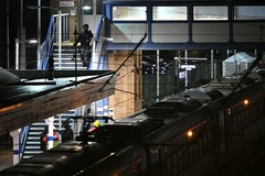 （外代一线）（8）英国一列火车发生袭击　多人被刺两人被捕