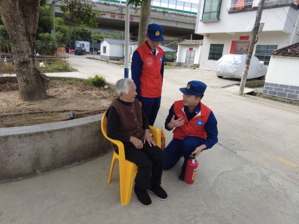 全民消防护安康！深汕消防“敲门行动”筑牢安全防线