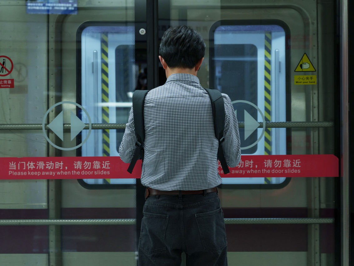 因私请假回家，途中遭车祸是工伤吗？| 读特普法