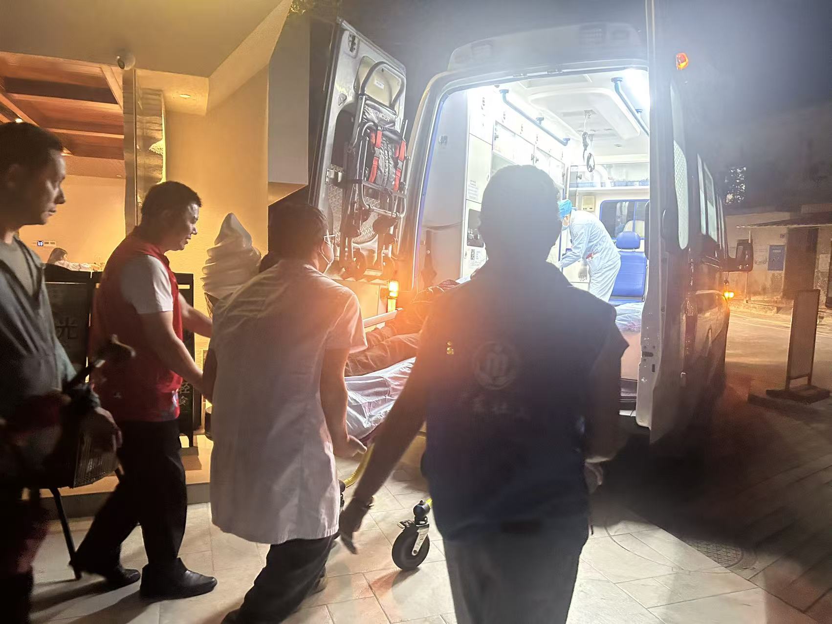 九旬独居老人意外跌倒 南澳水头沙社区暖心守护