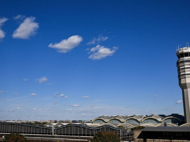 航班遭炸弹威胁 美国罗纳德·里根国家机场暂停运作 