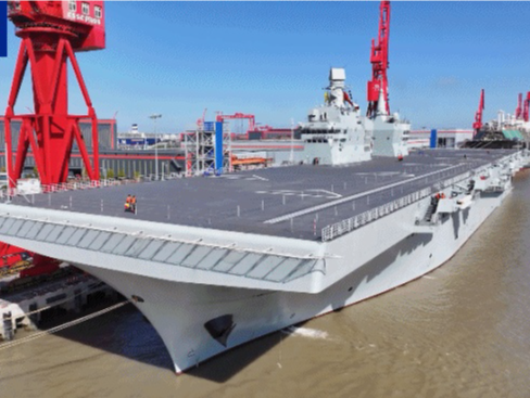 海军四川舰开展首次航行试验