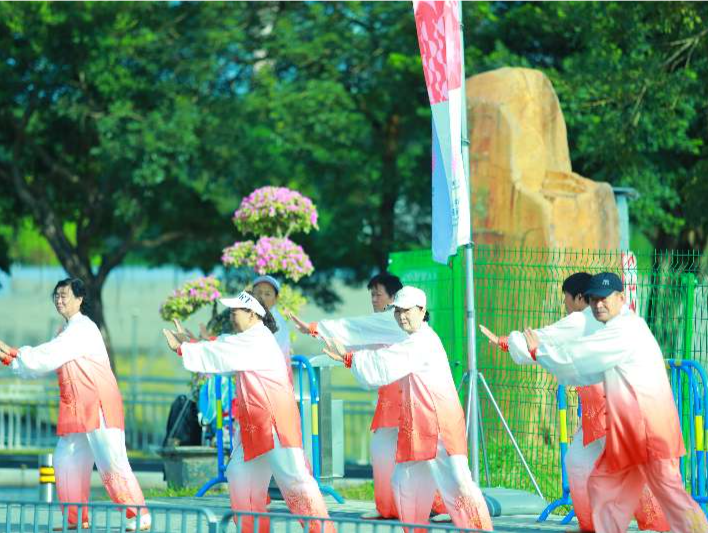 光明街道喜迎十五运会马术盛事，赛场周边文艺展演点燃全民热情