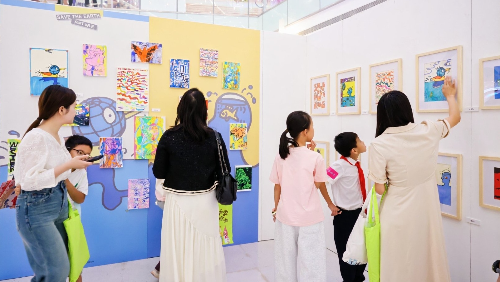 深港联动再谱美育新篇 “我向大师学绘画”儿童作品展启幕