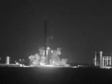 SpaceX升级版星舰火箭助推器发生爆炸