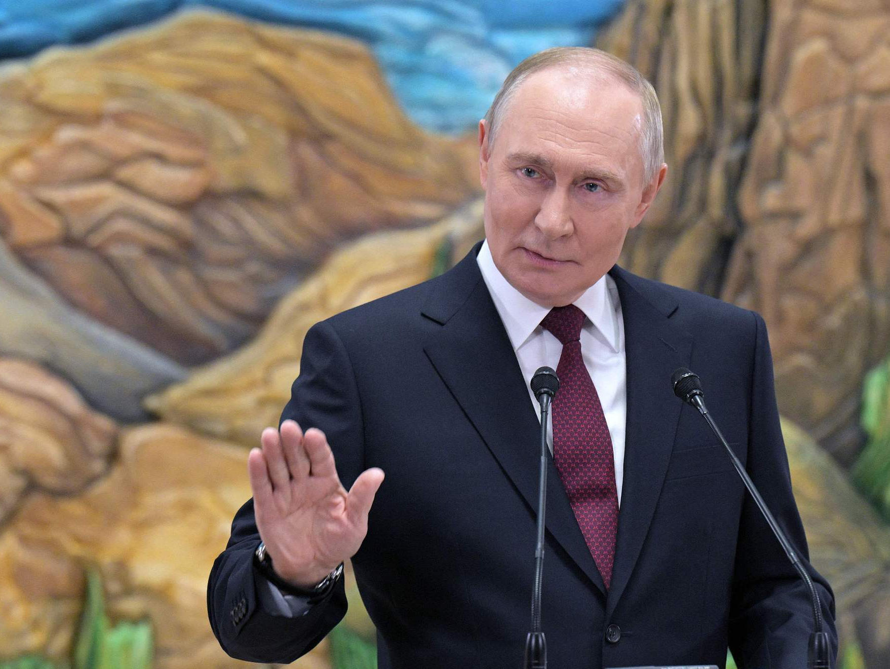 普京：与乌克兰现领导层谈判无实际意义 