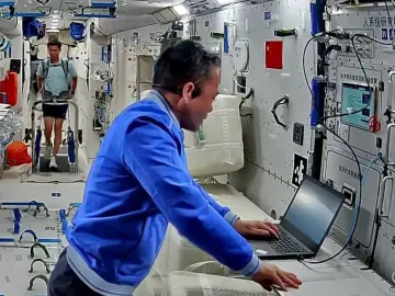 神舟二十一号乘组开展首次全系统压力应急演练