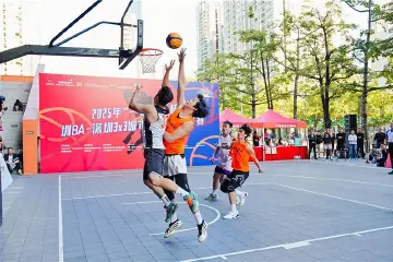 16支队伍角逐“圳BA”布吉街道预选赛 热血篮球点燃全民激情