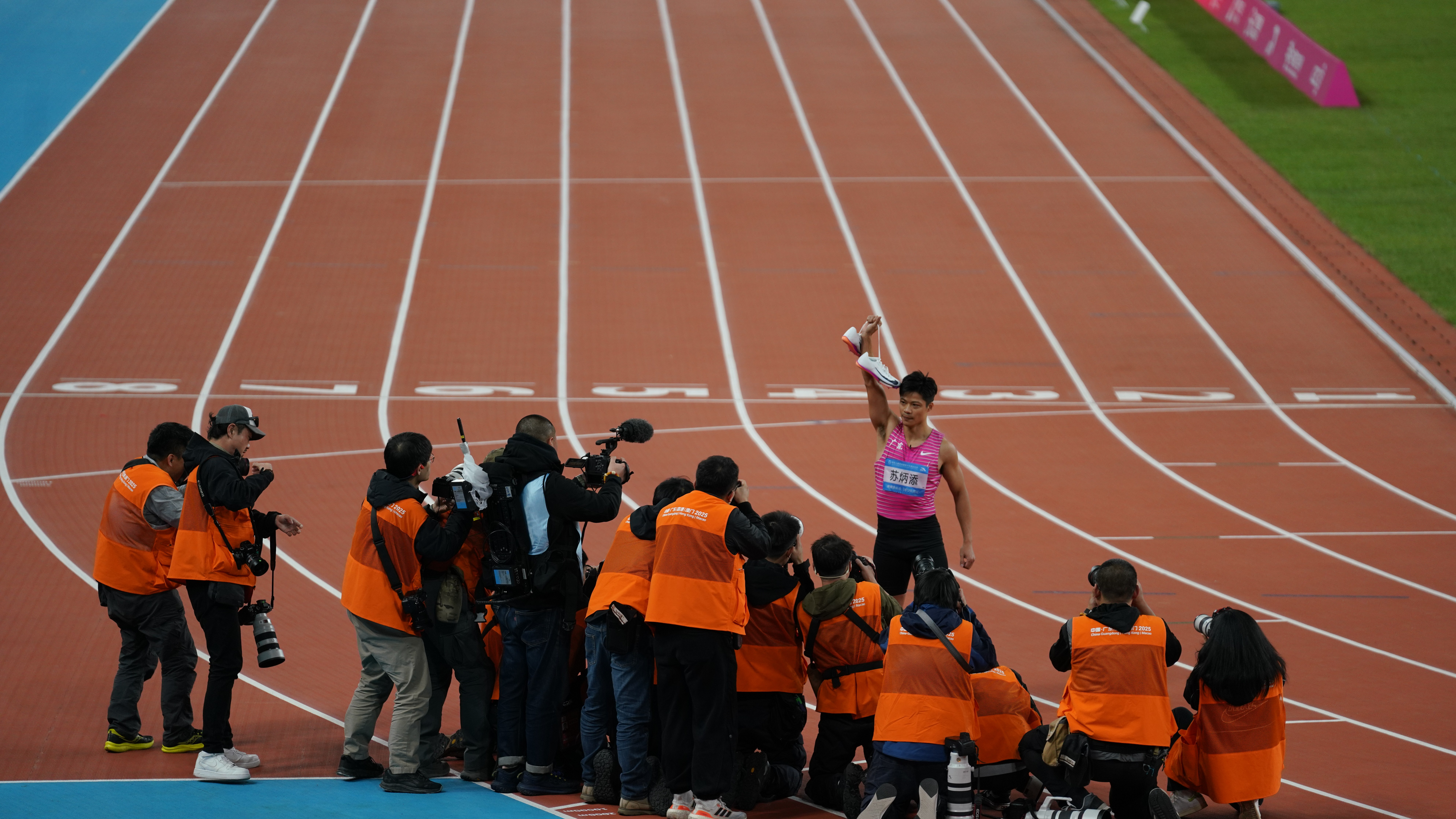 “亚洲飞人”苏炳添为家乡献“最后一舞”