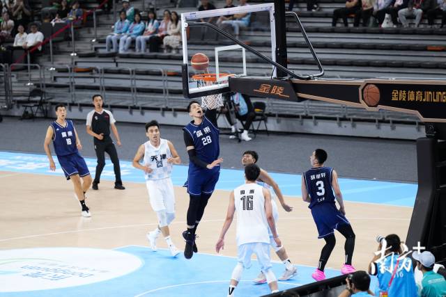 十五运会男篮成年组广东队大胜晋级，四强全部产生