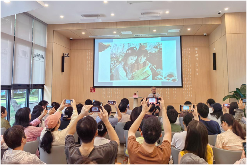 “贾宝玉”扮演者欧阳奋强做客深圳读书月，讲述《红楼梦》背后的故事