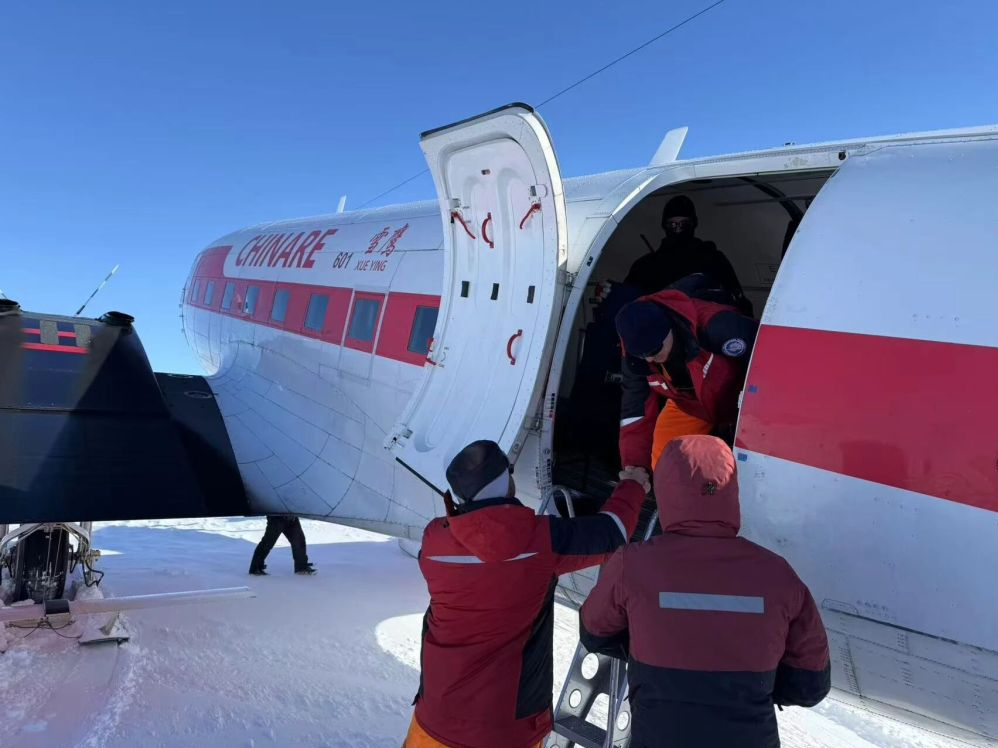 中国南极考察队成功救援1名俄南极考察站病员